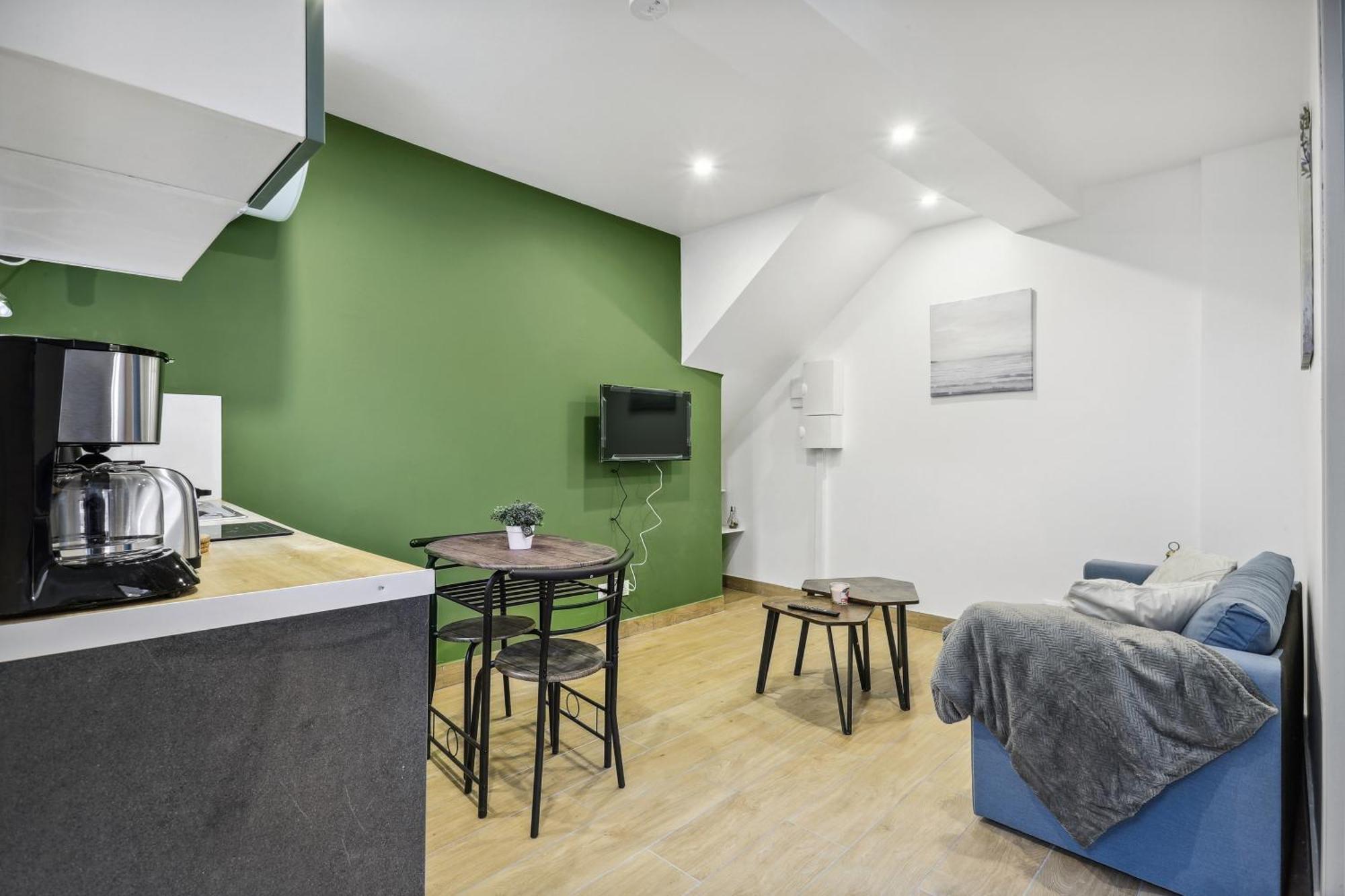 Chic Cosy Apart With Parking La Ferte sous Jouarre Bagian luar foto